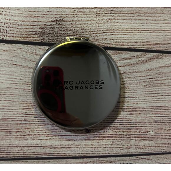 Marc Jacobs Fragrances Silver Compact Double Mirror Travel Size New - Picture 2 of 8
